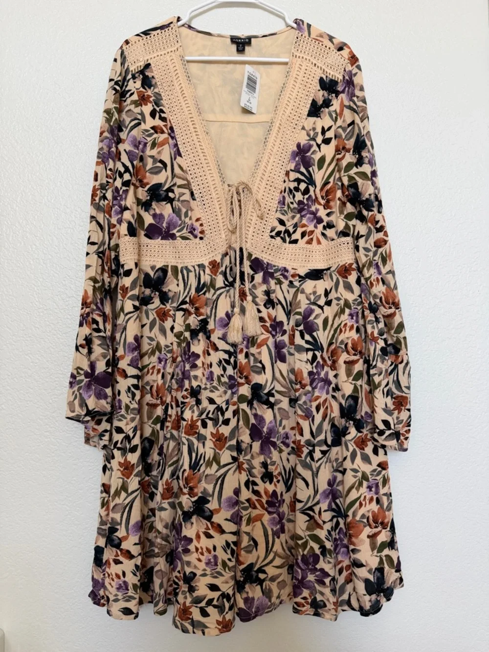 torrid NWT Sand Floral Lace Up Crochet Trim Bell Sleeve Boho Dress Size 2X - Picture 2 of 13